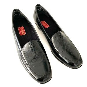 Munro Black Crinkled Patent Leather Loafer 7.5N
